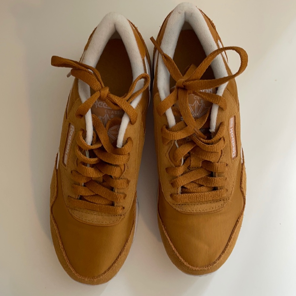 Reebok Classic sneaker burnt camel color